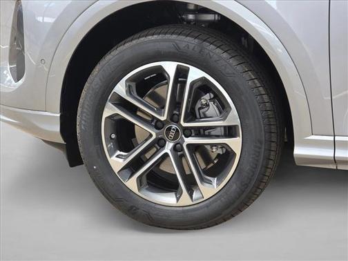 Florett Silver Metallic 2026 Audi Q5 Premium Plus TFSI quattro S tronic