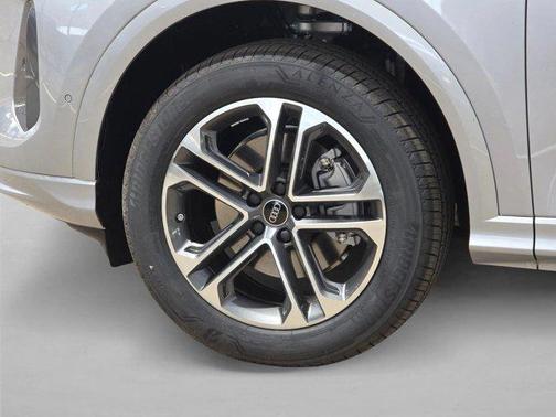 Florett Silver Metallic 2026 Audi Q5 Premium Plus TFSI quattro S tronic