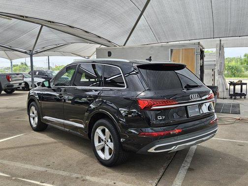 Mythos Black Metallic 2023 Audi Q7 45 Premium