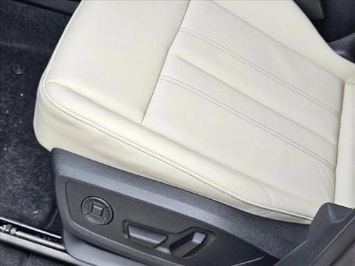 2025 Audi Q6 e-tron Premium quattro