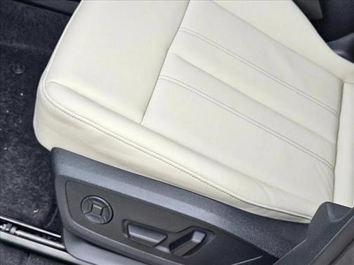2025 Audi Q6 e-tron Premium quattro