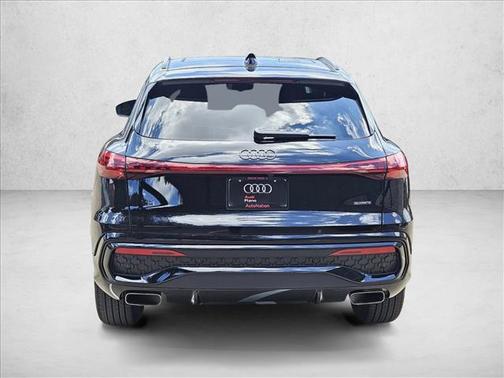 Mythos Black Metal 2026 Audi Q5 2.0T