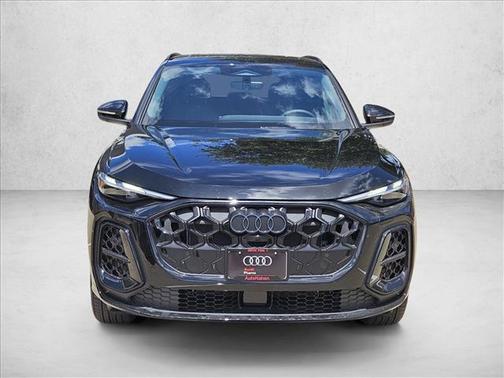 Mythos Black Metal 2026 Audi Q5 2.0T