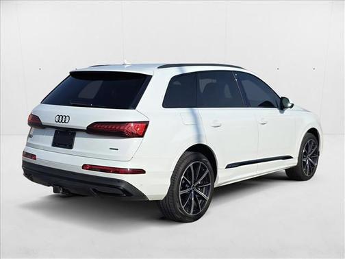 2022 Audi Q7 55 Premium Plus