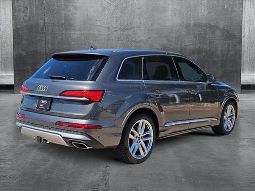 2025 Audi Q7 55 Premium Plus