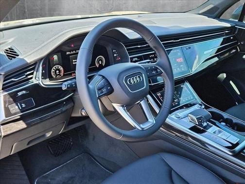 2025 Audi Q7 55 Premium Plus