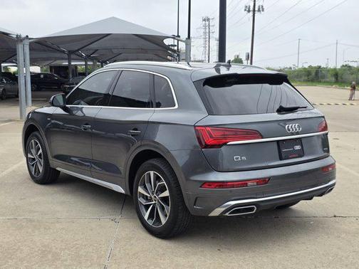 Daytona Gray Pearl Effect 2023 Audi Q5 45 S line Premium