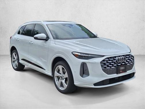 Glacier White Metallic 2026 Audi Q5 Premium Plus TFSI quattro S tronic