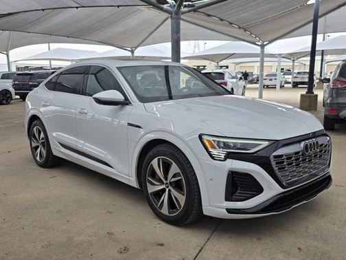 2024 Audi Q8 e-tron Premium Plus