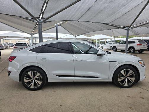 2024 Audi Q8 e-tron Premium Plus