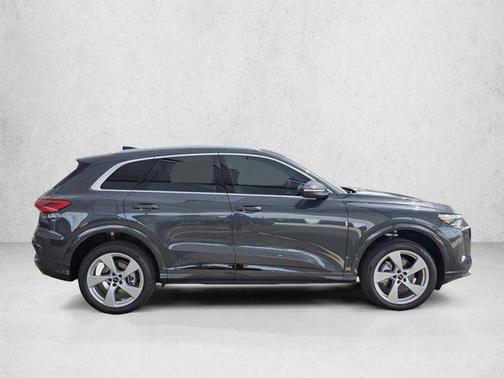 Tambora Gray Metallic 2026 Audi Q5 Premium Plus