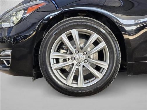 2016 INFINITI Q70 3.7