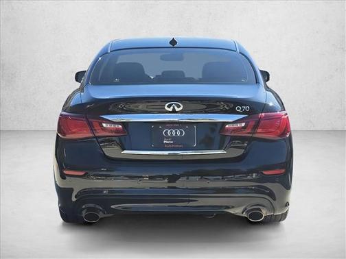 2016 INFINITI Q70 3.7