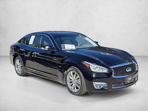 2016 INFINITI Q70 3.7