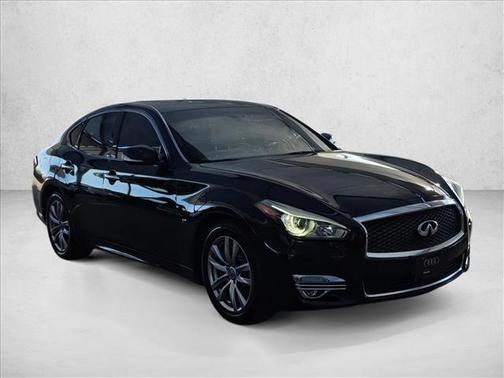 2016 INFINITI Q70 3.7