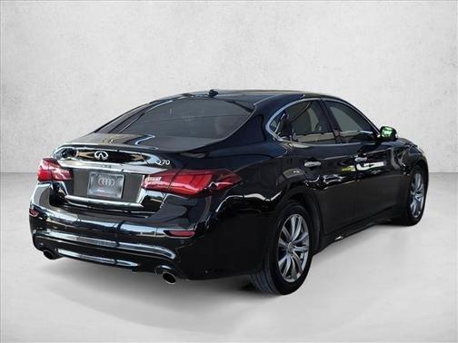 2016 INFINITI Q70 3.7