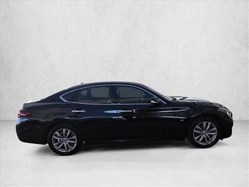 2016 INFINITI Q70 3.7