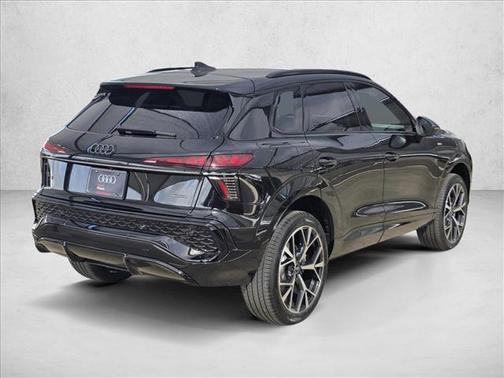 Mythos Black Metallic 2026 Audi Q3 TFSI quattro S tronic