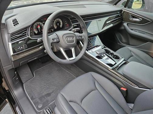 2025 Audi Q7 55 Premium Plus