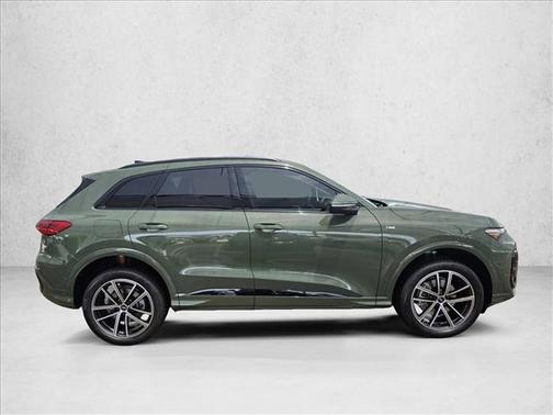 District Green Metallic 2026 Audi Q5 Premium Plus TFSI quattro S tronic