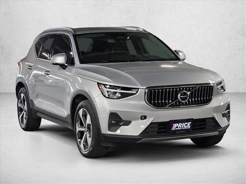 2023 Volvo XC40 B5 Plus Bright Theme