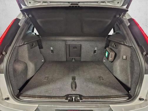 2023 Volvo XC40 B5 Plus Bright Theme