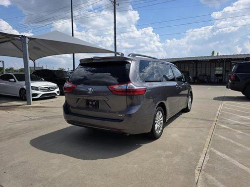 2017 Toyota Sienna XLE Premium
