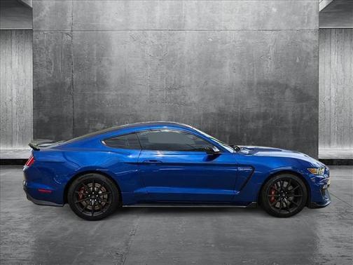 2017 Ford Shelby GT350 Base