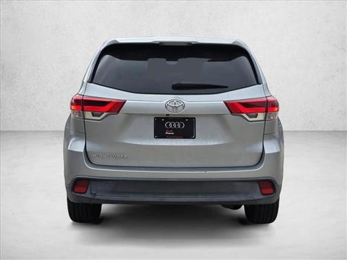 2017 Toyota Highlander LE I4