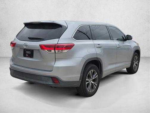 2017 Toyota Highlander LE I4