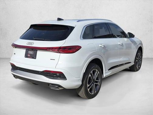 2025 Audi Q5 Premium TFSI quattro S tronic