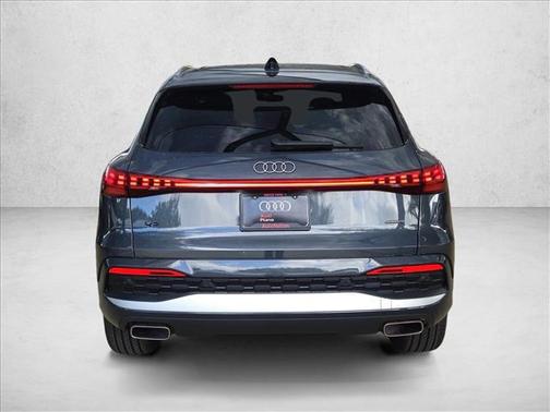 Tambora Gray Metallic 2026 Audi Q5 Premium Plus TFSI quattro S tronic