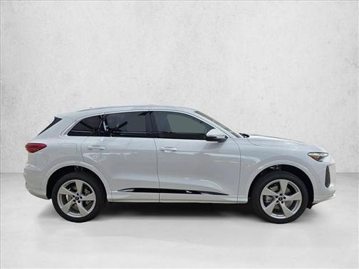 Glacier White Metallic 2026 Audi Q5 Premium Plus TFSI quattro S tronic