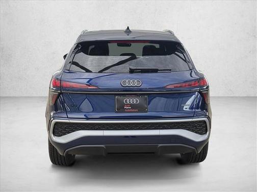 Navarra Blue Metallic 2026 Audi Q3 TFSI quattro S tronic
