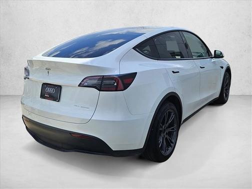 Pearl White Multi-Coat 2025 Tesla Model Y Long Range Dual Motor All-Wheel Drive