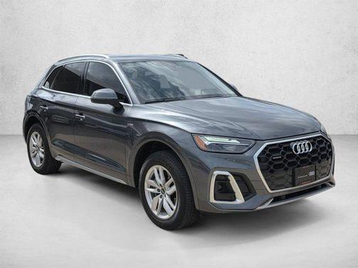 Daytona Gray Pearl Effect 2023 Audi Q5 45 S line Premium