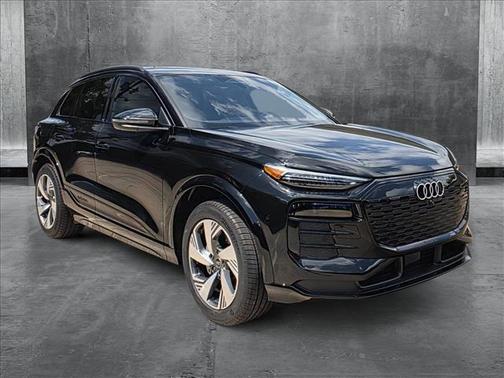 2025 Audi Q6 e-tron Premium Plus quattro