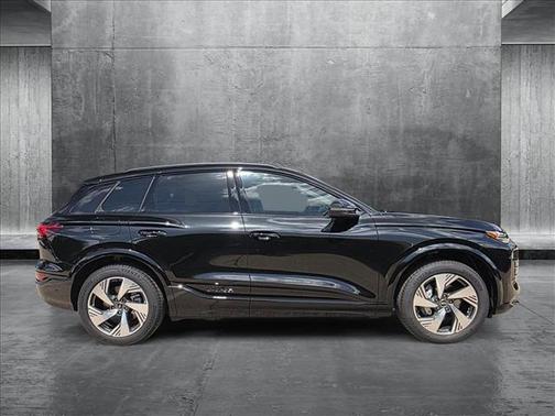 2025 Audi Q6 e-tron Premium Plus quattro