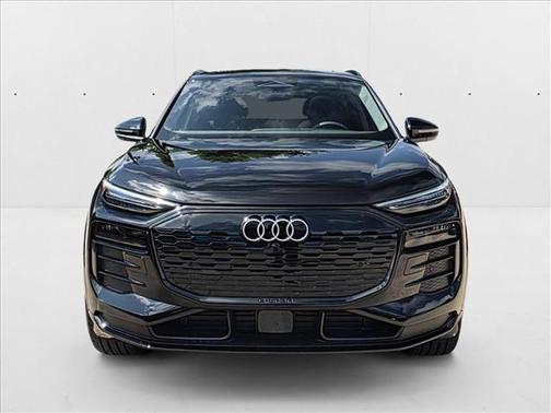 2025 Audi Q6 e-tron Premium Plus quattro
