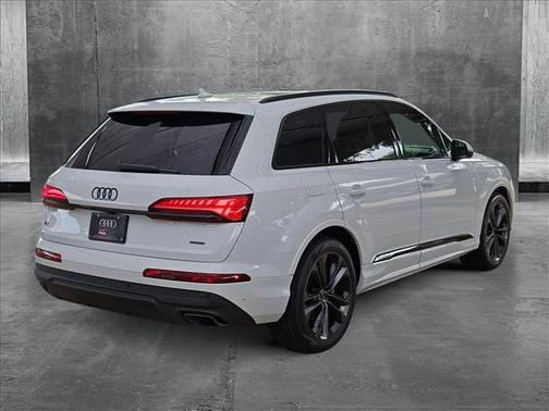 2025 Audi Q7 55 Premium Plus