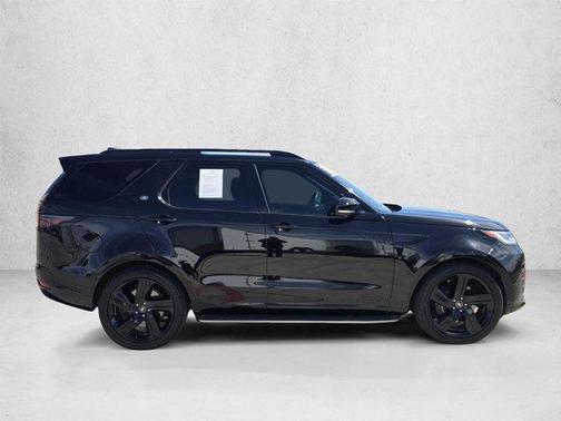 Black 2023 Land Rover Discovery P360 Metropolitan Edition