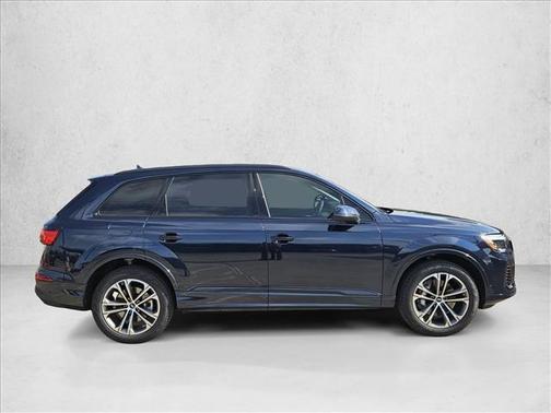 Waitomo Blue Metallic 2026 Audi Q7 45 Premium