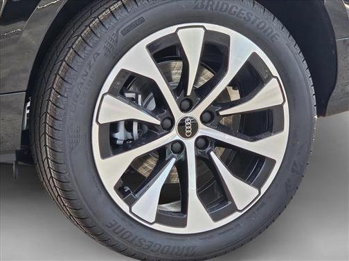 Mythos Black Metallic 2026 Audi Q3 S line