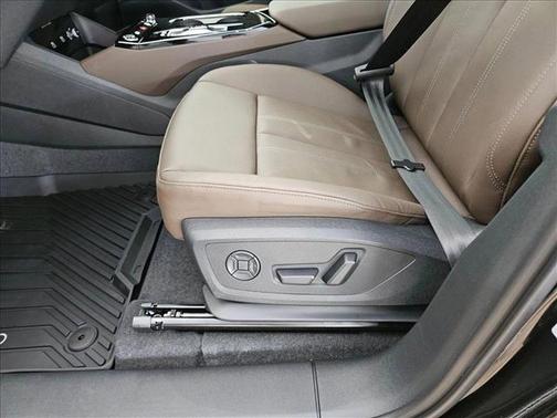 2025 Audi Q6 e-tron Premium