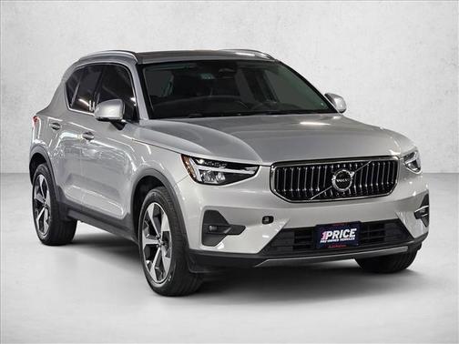2023 Volvo XC40 B5 Plus Bright Theme