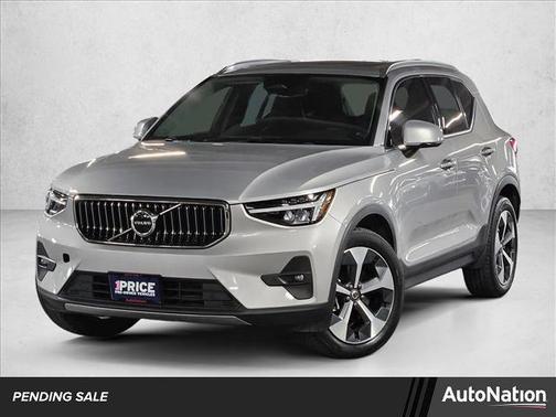 2023 Volvo XC40 B5 Plus Bright Theme
