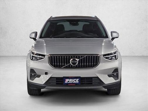 2023 Volvo XC40 B5 Plus Bright Theme