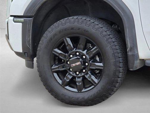Summit White 2024 GMC Sierra 2500 AT4