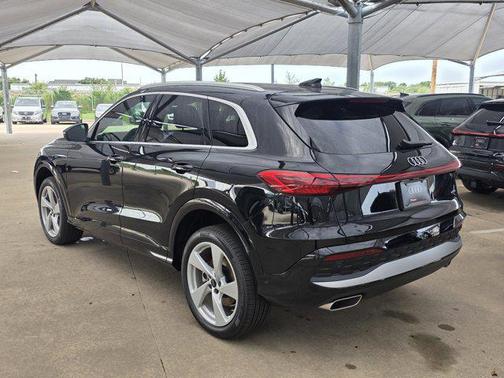 Mythos Black Metallic 2026 Audi Q5 Premium Plus TFSI quattro S tronic