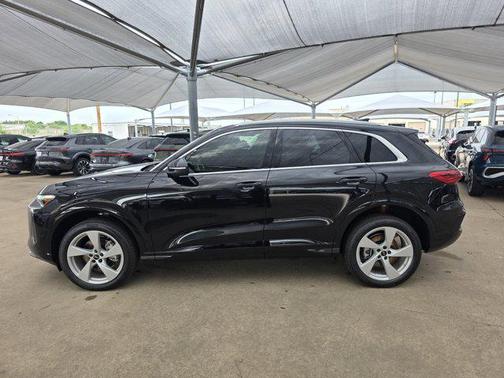 Mythos Black Metallic 2026 Audi Q5 Premium Plus TFSI quattro S tronic